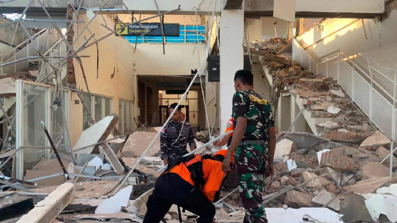 Indonesia Hit By Powerful 7.7 Magnitude Earthquake, Tsunami Warning Issued