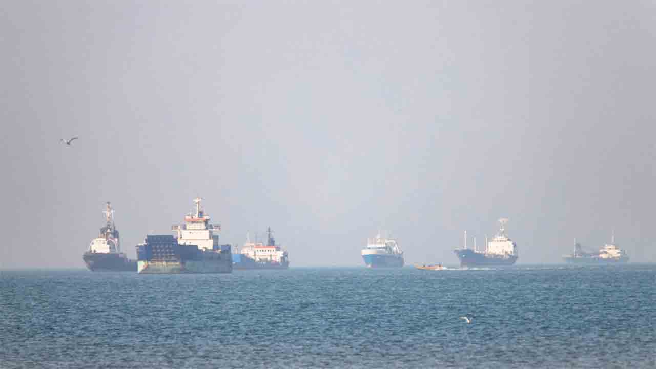 Pirates Resurface in Horn of Africa, Hijack Two Cargo Ships, Hold 22 Indians